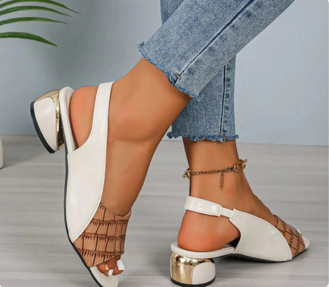 Sandalo slingback open toe con tacco basso